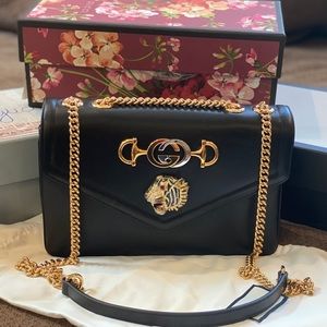 SOLD 🌸🌸🌼Gucci Black Leather Rajah Shoulder Bag
